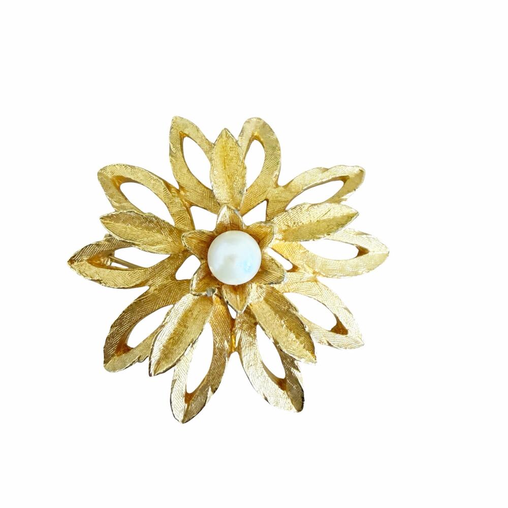 Vintage Gold Tone Faux Pearl 3D Brooch Pin 1960